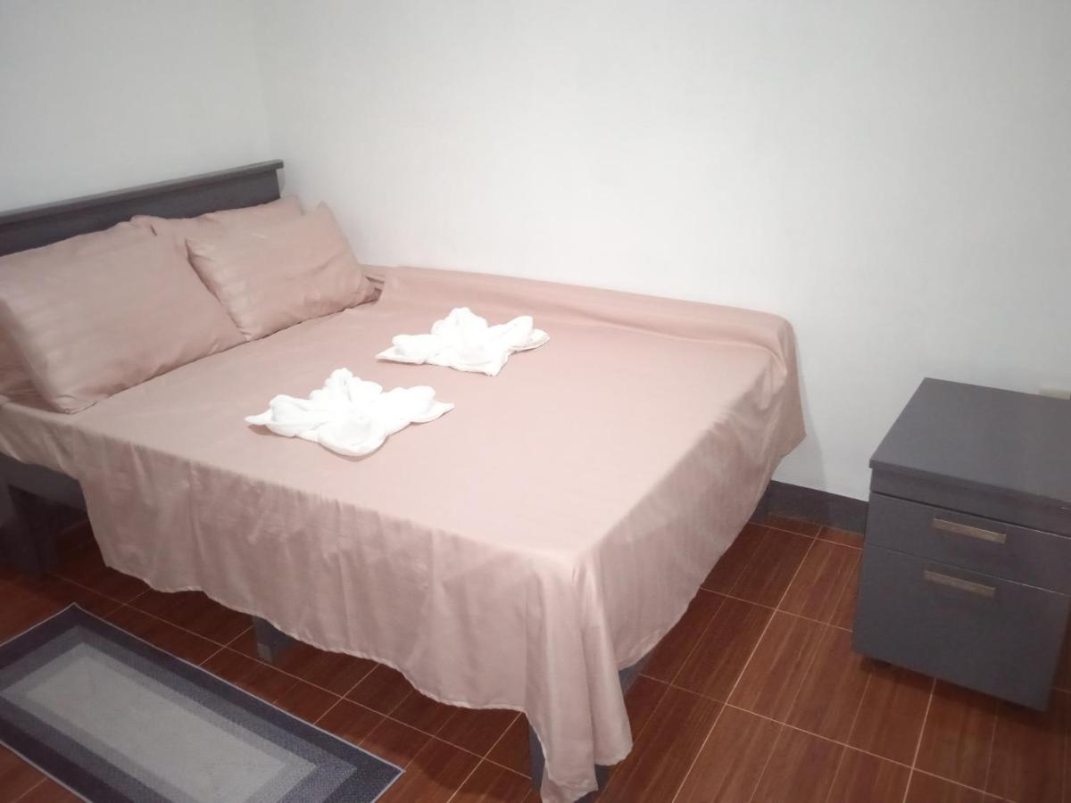 Bed and Breakfast Sarah'S Garden Bnb & Spa Clarin  Экстерьер фото