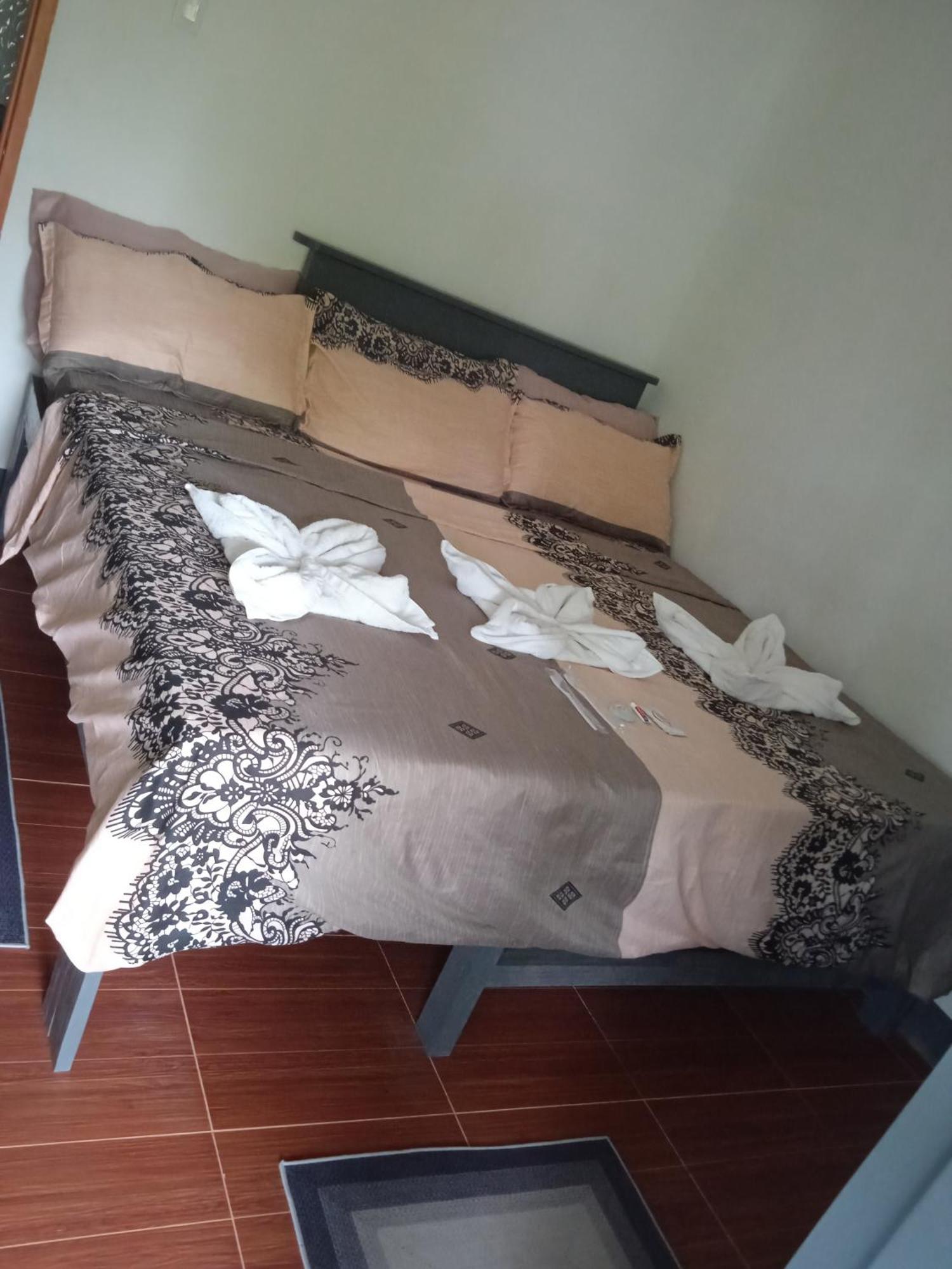 Bed and Breakfast Sarah'S Garden Bnb & Spa Clarin  Экстерьер фото