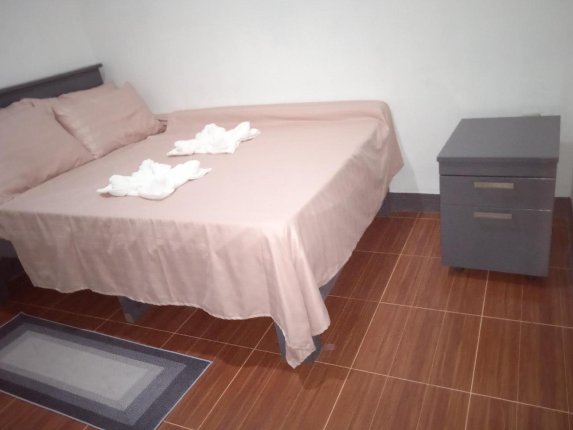 Bed and Breakfast Sarah'S Garden Bnb & Spa Clarin  Экстерьер фото